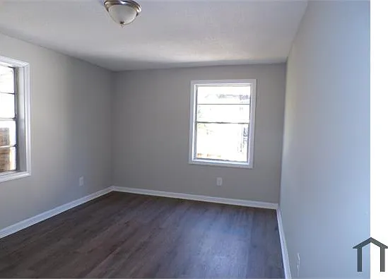5 bed, 1375 sqft, $1,300 — Photo 3