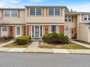 1613 Brentwood Dr, Troy, MI 48098