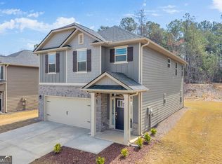 304 Magnolia Villas Dr, Cornelia, GA 30531