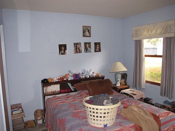 5th image of 42 Tanglewood Dr