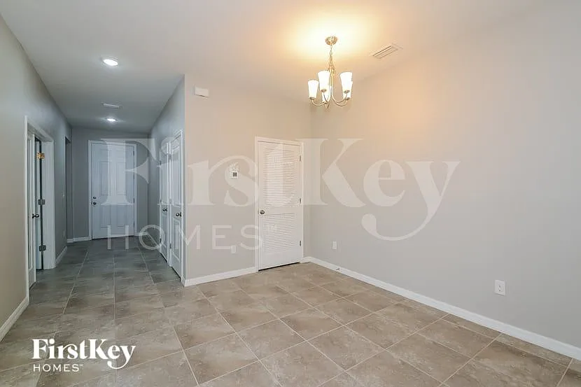4 bed, 3.0 bath, 2207 sqft, $3,650 — Photo 3