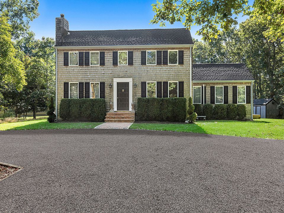 1st image of 14 Winterberry Ln