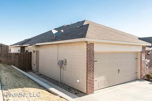 1st image of 1004 Newcastle Dr