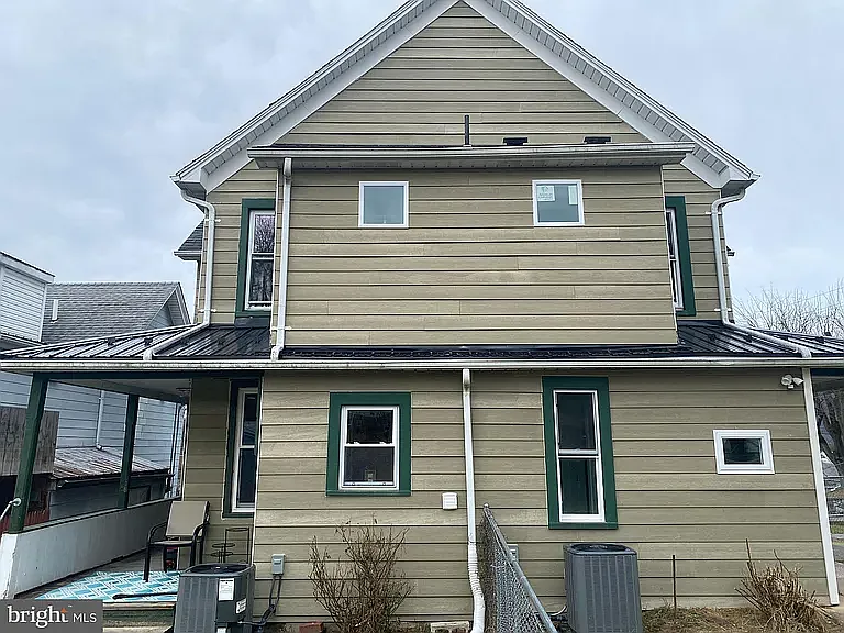 424 E Logan St — Photo 14