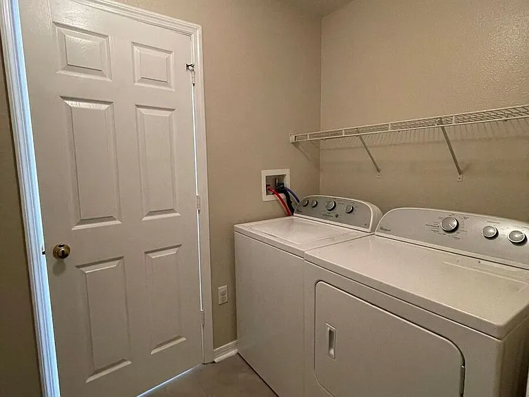 2317 Walnut Canyon Dr — Photo 9