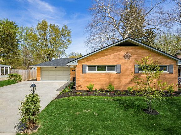 2nd image of 144 Serran Dr