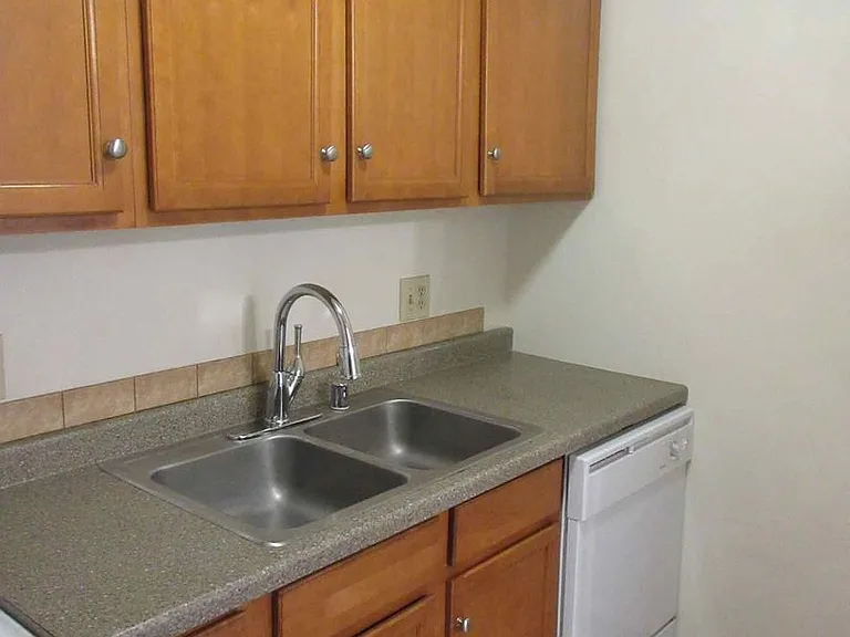 N111W15780 Vienna Ct #21 — Photo 9