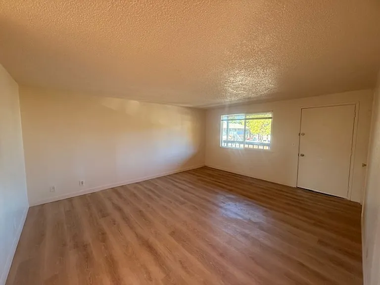 520 S 42nd St — Photo 2