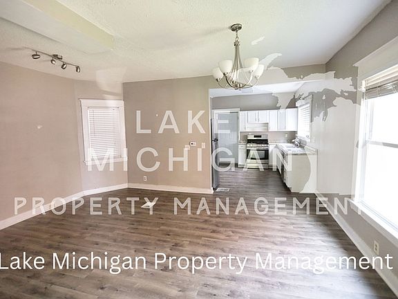 3rd image of 943 Baldwin St SE #1