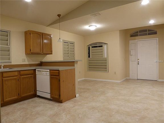 5th image of 1423 Montrose Ave