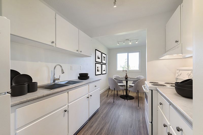 Edmonton Apartment for rent - 2 Bedrooms — photo 2