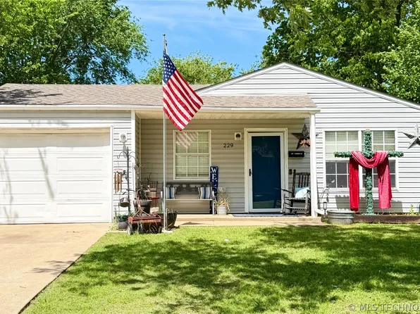 229 W Monterey Ave, Sapulpa, OK 74066