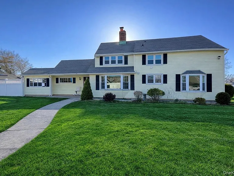 48 Link Ln — Photo 1