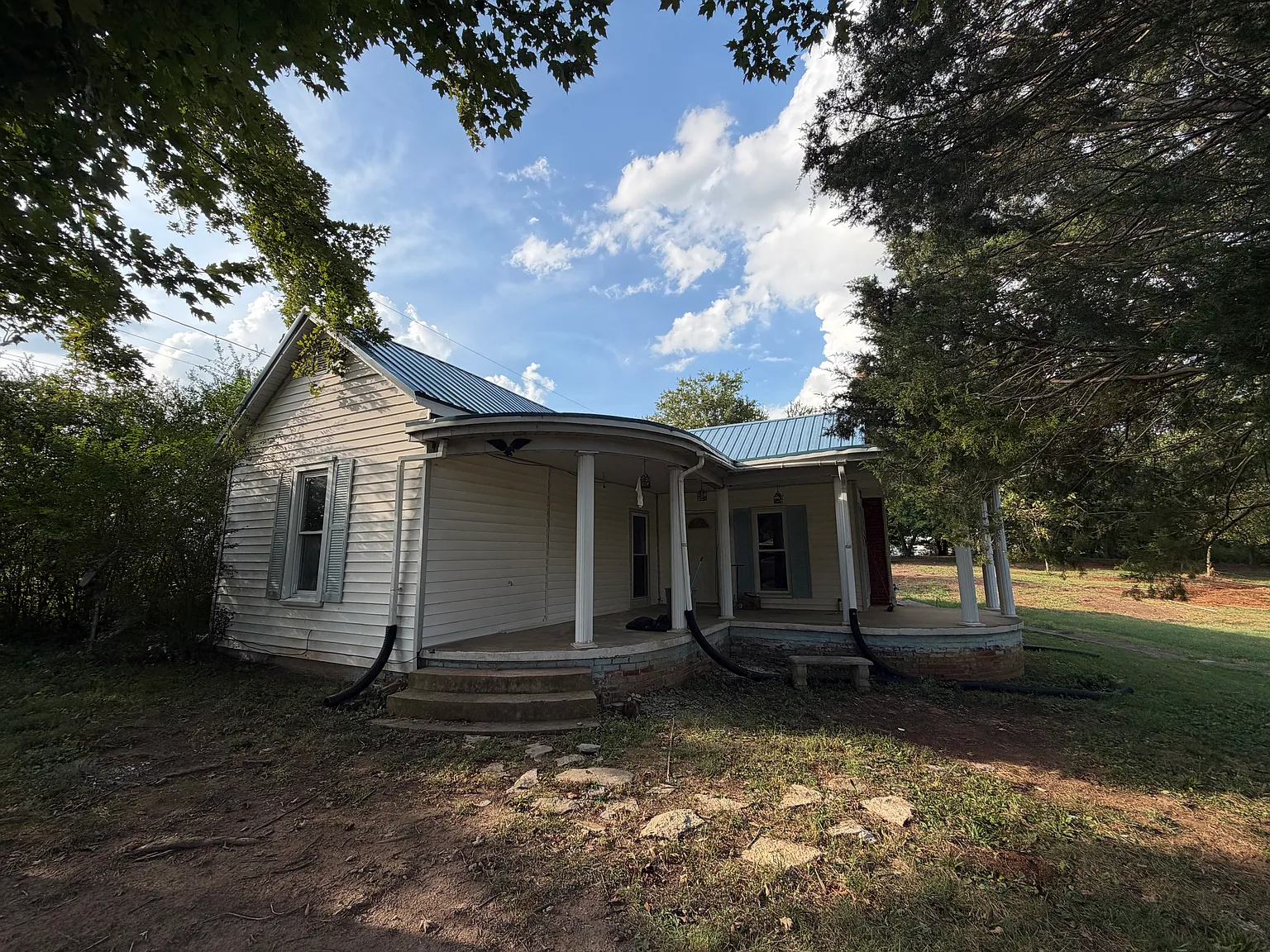 3 bed, 1100 sqft, $2,000 — Photo 2