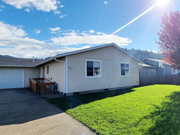 824 SE Vine Maple Dr, Myrtle Creek, OR 97457