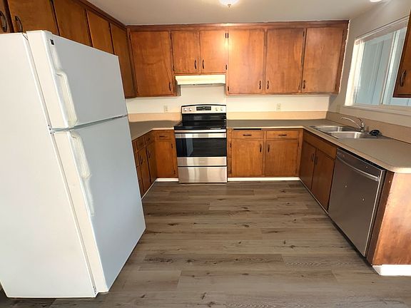 3rd image of 160 Tanglewood Dr