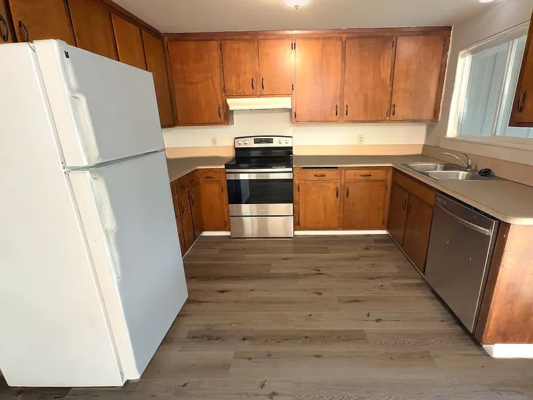160 Tanglewood Dr — Photo 3