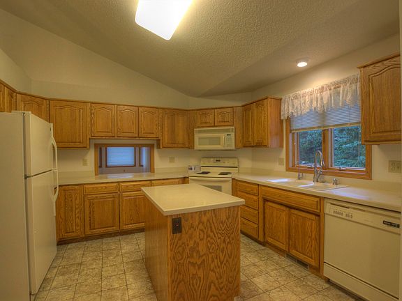 4th image of 2211 Arrowwood Ct