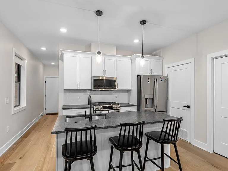 633 Fairview Ave NE #2 — Photo 6
