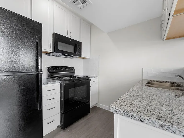 4 N 4th St #1401 — Photo 3