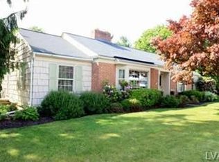1104 Meadowbrook Cir W, Allentown, PA 18103