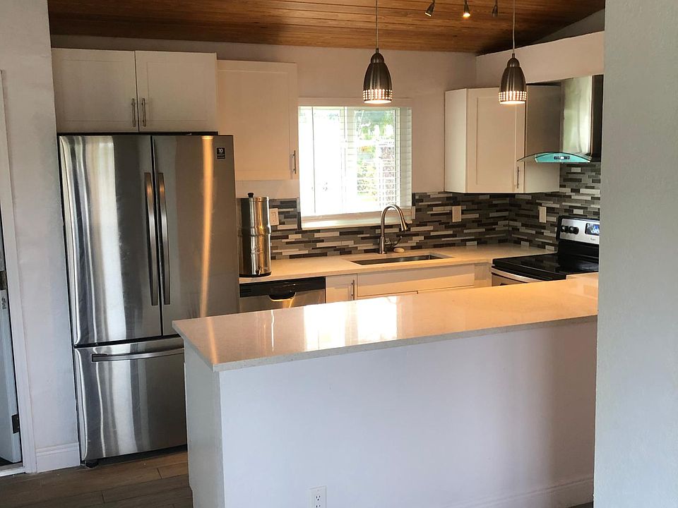 1st image of 837 SW 27th St
