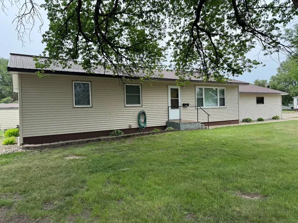 904 E 6th Ave, Redfield, SD 57469