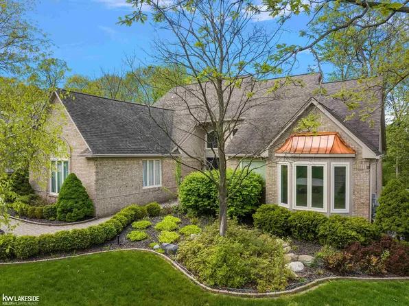 3236 Parkwood Dr, Rochester Hills, MI 48306