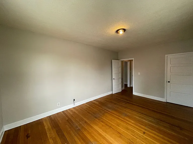 SH074-Lafayette Apartments — Photo 8