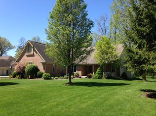 828 Elk Ridge Dr, Northwood, OH 43619