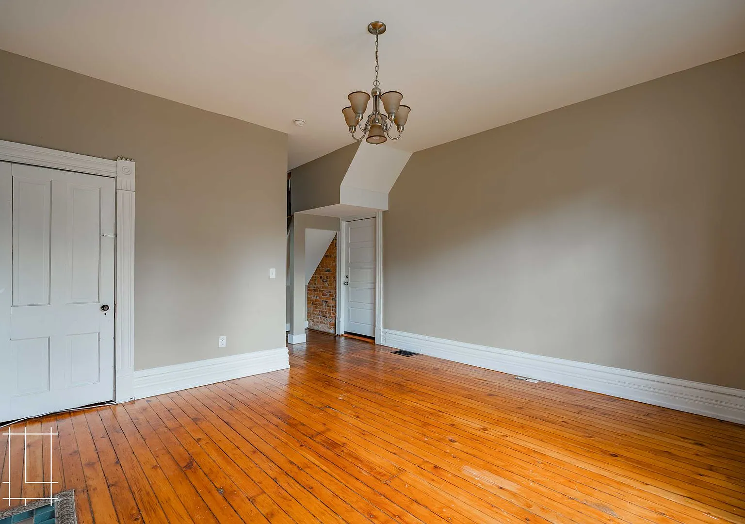 216 W. Hubbard Ave — Photo 4
