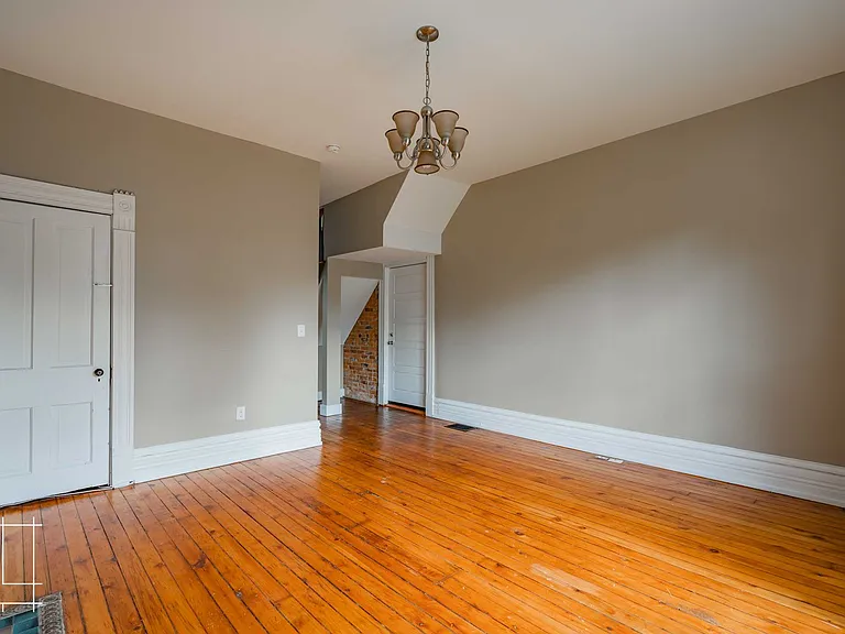 216 W. Hubbard Ave — Photo 3
