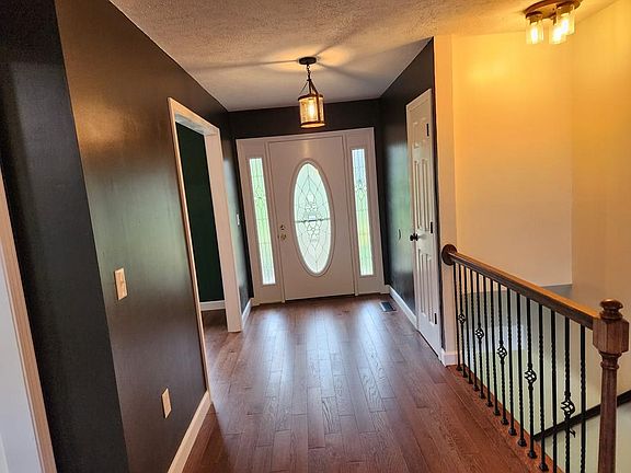 2nd image of 203 Skyview Dr