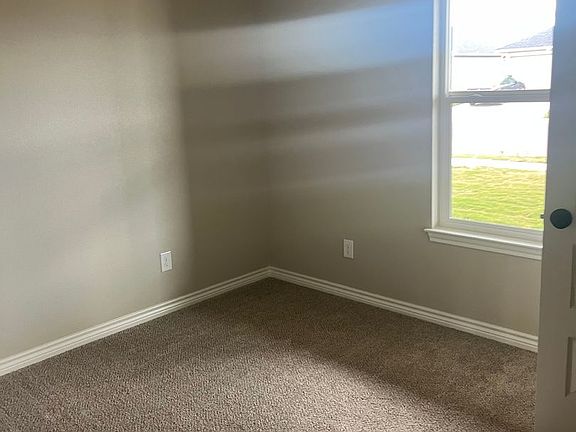 3rd image of 172 Showdown Rd