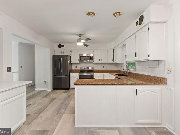 3rd image of 9 Dacey Ln