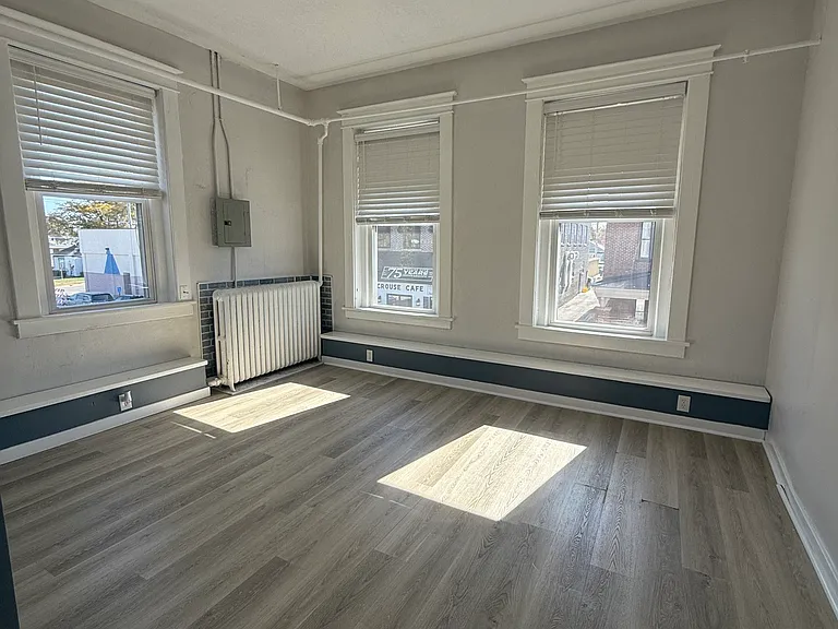 112 E Salem Ave #1 — Photo 2