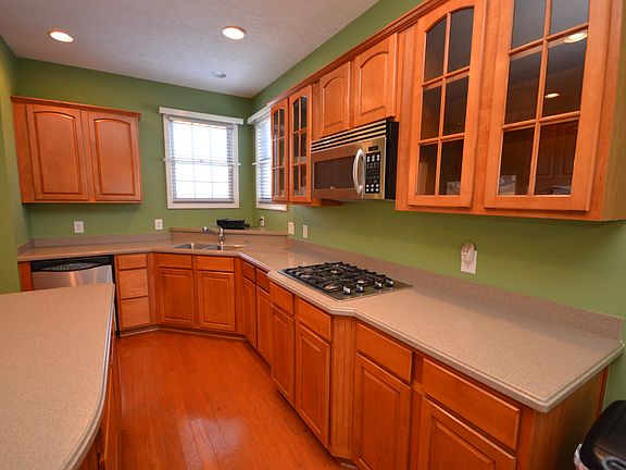 3rd image of 8838 Pin Oak Dr
