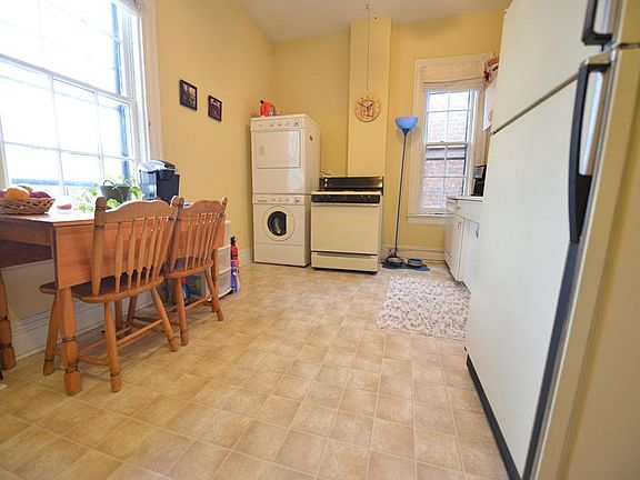2nd image of 2521 W Grace St