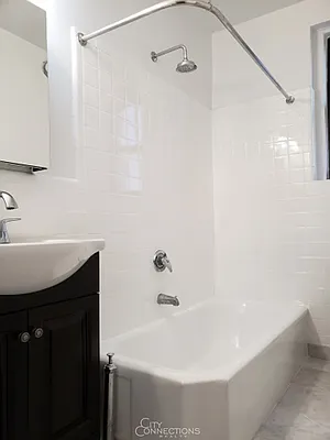 Rented by City Connections Realty | media 16