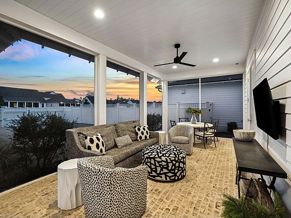 4th image of 39 W Firethorn Cir
