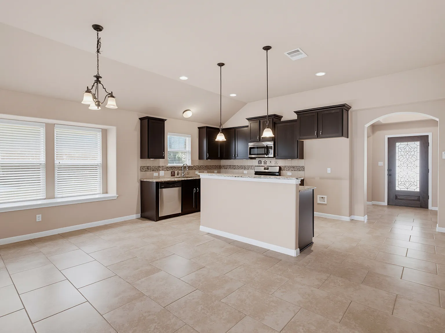 3 bed, 2034 sqft, $2,300 — Photo 4