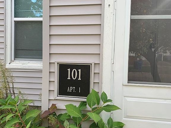 3rd image of 101 Washington St #1