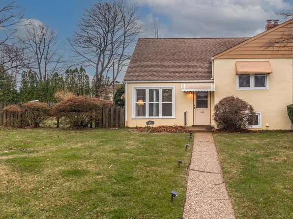 836 Clyde Ln, Philadelphia, PA 19128