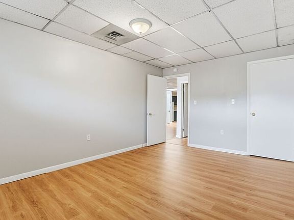 5th image of 1820 Sanderson Ave APT 4