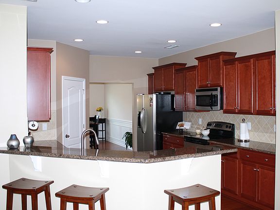 Kitchen with pantry & granite