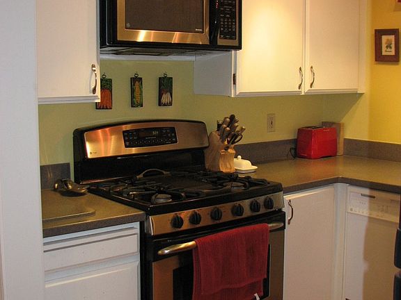Kitchen, new stove & micro