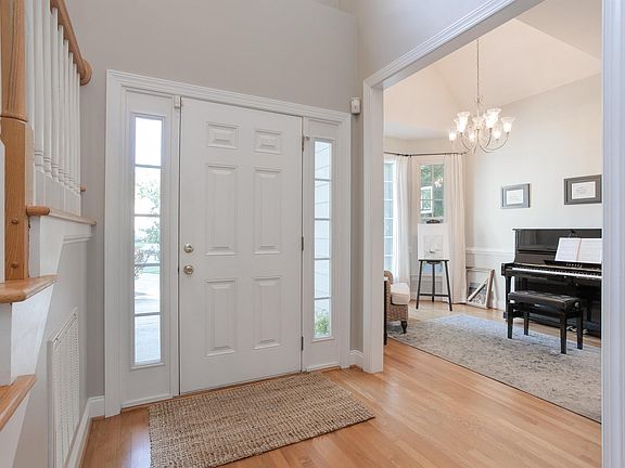 5th image of 606 Everglades Dr