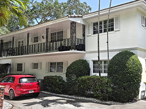 2702 Segovia Street -- 2F Floor Apt with private outdoor balcony, overlooking Almeria Ave