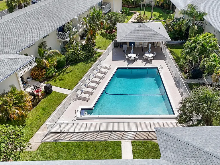 510 Prosperity Farms Rd #4B — Photo 28