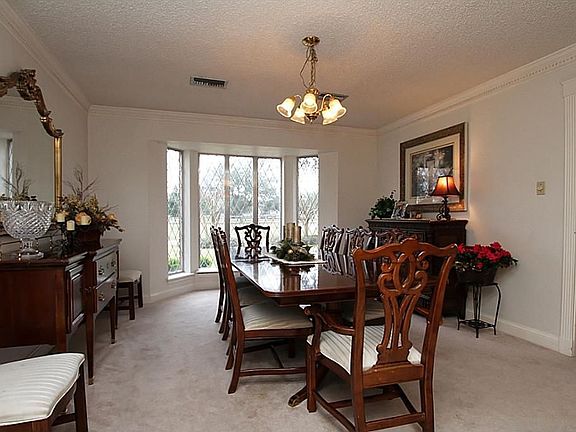 5th image of 17622 Queenslake Dr